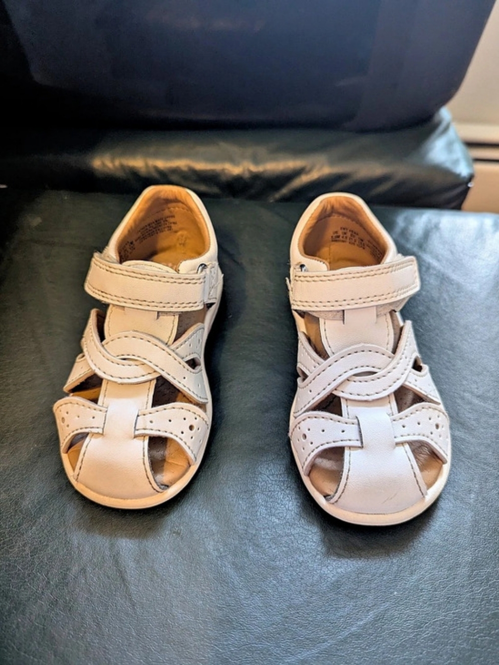 Stride Rite Size 5.5 Toddler White Leather Sandals